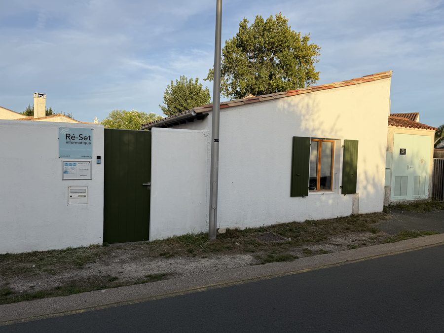 Façade de Ré-Set informatique, 8 bis route du Goisil, La Couarde-sur-Mer